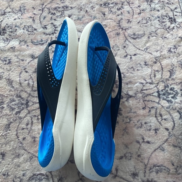 Crocs Lite Ride unisex, Blue and Black FlipFlops Sandals Size M 7 & W 9 - Picture 4 of 5